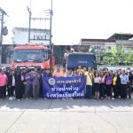 พิธีปล่อยขบวนรถดูดโคลนเลนของ อบจ.ปทุุมธานี บริเวณหน้าสำนักงาน อบจ.ปทุมธานี เพื่อให้ความช่วยเหลือประชาชนในจังหวัดเชียงใหม่ที่ได้รับผลกระทบจากเหตุอุทกภัย
