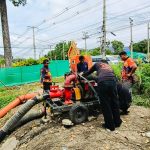 กองป้องกันและบรรเทาสาธารณภัย นำเจ้าหน้าที่กองป้องกันและบรรเทาสาธารณภัย อบจ.ปทุมธานี ออกปฏิบัติหน้าที่บำรุงรักษา ดูแล และตรวจสอบเครื่องสูบน้ำ ที่ให้การสนับสนุนในพื้นที่ ตำบลบางเดื่อ อำเภอเมืองปทุมธานี จังหวัดปทุมธานี
