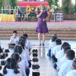 โรงเรียนวัดป่างิ้ว สังกัดองค์การบริหารส่วนจังหวัดปทุมธานี จัดกิจกรรมหน้าเสาธง เรื่องระเบียบวินัยและการปฏิบัติตนของนักเรียน