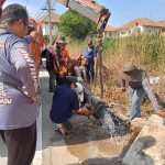 กองป้องกันและบรรเทาสาธารณภัย ลงพื้นที่นำเครื่องสูบน้ำไปสูบน้ำเพื่อช่วยแก้ไขปัญหาน้ำท่วมขังบริเวณซอยเทคโนโลยีแหลมทอง