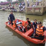 กองป้องกันและบรรเทาสาธารณภัย สนับสนุนเรือท้องแบน พร้อมเจ้าหน้าที่ ร่วมรักษาความปลอดภัยทางน้ำ และอำนวยความสะดวกให้กับประชาชนที่มาลอยกระทง