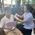 รพ.สต.คลองสอง งกัดองค์การบริหารส่วนจังหวัดปทุมธานี ออกให้บริการฉีดวัคซีนป้องกันคอตีบ บาดทะยัก ให้กับนักเรียน ณ โรงเรียนวัดกล้าชอุ่ม