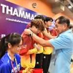 นายก อบจ.ปทุมธานี มอบเหรียญรางวัลแก่ผู้ชนะเลิศการแข่งขันกีฬายิงปืน ในการแข่งขันกีฬามหาวิทยาลัยแห่งประเทศไทย ครั้งที่ 50 ณ มหาวิทยาลัยธรรมศาสตร์ ศูนย์รังสิต