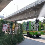 อบจ.ปทุมธานีร่วมกับเทศบาลตำบลบางพูน นำรถฉีดพ่นละอองฝอยลงพื้นที่ เพื่อดำเนินการลดปริมาณฝุ่น PM2.5 ให้กับประชาชนภายในหมู่บ้าน ชุมชน วัด โรงเรียน และสถานที่ราชการต่าง ๆ ภายในพื้นที่เทศบาลตำบลบางพูน และบริเวณโดยรอบพื้นที่อำเภอเมืองปทุมธานี