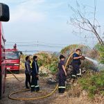 กองป้องกันและบรรเทาสาธารณภัย นำรถน้ำดับเพลิง ร่วมสนับสนุนระงับเหตุเพลิงไหม้หญ้า เขตพื้นที่ตำบลบ้านฉาง อำเภอเมืองปทุมธานี จังหวัดปทุมธานี