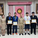 แสดงความยินดีกับผู้ที่ได้รับรางวัลผู้ฝึกสอน และนักกีฬามวยสากล ผู้สร้างเกียรติคุณด้านกีฬา ให้แก่จังหวัดปทุมธานี