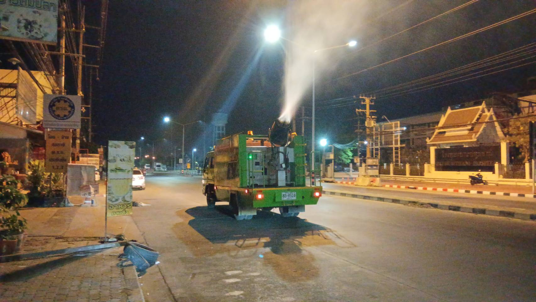 You are currently viewing กองสาธารณสุข อบจ.ปทุมธานี นำรถฉีดพ่นละอองฝอยลงพื้นที่ เพื่อดำเนินการลดปริมาณฝุ่น PM2.5 ให้กับประชาชน บริเวณหมู่บ้าน ชุมชน วัด โรงเรียน และสถานที่ราชการต่าง ๆ โดยรอบพื้นที่อำเภอเมืองปทุมธานี และอำเภอสามโคก จังหวัดปทุมธานี
