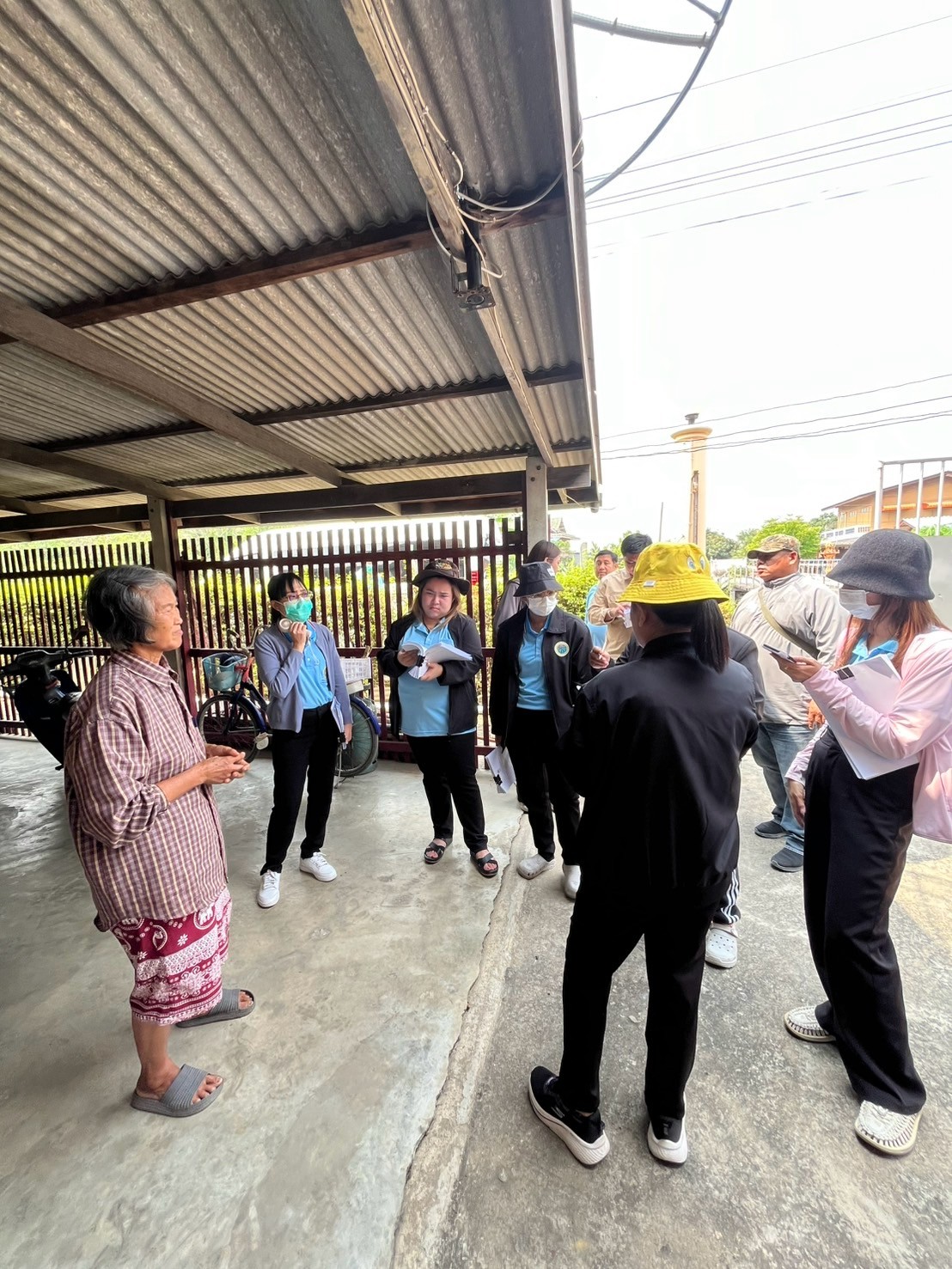 You are currently viewing องค์การบริหารส่วนจังหวัดปทุมธานี ตรวจประเมินพื้นที่ขอรับการสนับสนุนงบประมาณการปรับสภาพแวดล้อมที่อยู่อาศัย โครงการ คูขวางสร้างสุข ลุกนั่งสบาย ไร้ส้วมยอง ของเทศบาลตำบลคูขวาง