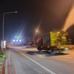 องค์การบริหารส่วนจังหวัดปทุมธานี นำรถฉีดพ่นละอองฝอยลงพื้นที่ เพื่อดำเนินการลดปริมาณฝุ่น PM2.5 ให้กับประชาชน