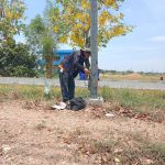 งค์การบริหารส่วนจังหวัดปทุมธานี ดำเนินการซ่อมแซมไฟฟ้าส่องสว่างทางสาธารณะ บริเวณถนนสายเลียบคลองชลประทาน หมู่ที่ 4 ตำบลคลองควาย เชื่อมหมู่ที่ 1 ตำบลบางกระบือ