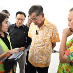 นายกองค์การบริหารส่วนจังหวัดปทุมธานี ลงพื้นที่โรงพยาบาลปทุมธานี เพื่อนำเครื่องมือตรวจสภาพความเสียหายลงพื้นที่โรงพยาบาลปทุมธานี เพื่อนำเครื่องมือตรวจสภาพความเสียหายของตัวอาคารที่เกิดรอยร้าว