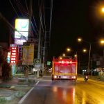 องค์การบริหารส่วนจังหวัดปทุมธานี ดำเนินการนำรถน้ำลงพื้นที่ล้างทำความสะอาดถนน เพื่อช่วยแก้ไขปัญหาฝุ่นละอองให้ประชาชน