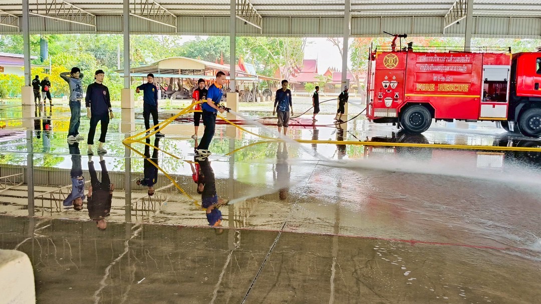 You are currently viewing องค์การบริหารส่วนจังหวัดปทุมธานี นำรถน้ำจำนวน 2 คัน เพื่อดำเนินการบริการชุมชนในการแก้ไขปัญหาฝุ่นละออง และความสะอาดในพื้นที่บริเวณวัดบ่อเงิน