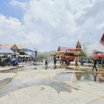 เจ้าหน้าที่กองป้องกันและบรรเทาสาธารณภัย องค์การบริหารส่วนจังหวัดปทุมธานี นำรถน้ำ จำนวน 1 คัน อำนวยความสะดวกเนื่องในงานสืบสานประเพณีสงกรานต์ ณ วัดทองสะอาด