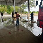 องค์การบริหารส่วนจังหวัดปทุมธานี นำรถน้ำจำนวน 2 คัน ลงพื้นที่ทำความสะอาดห้องน้ำ และบริเวณรอบวัดบ่อเงิน