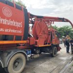 องค์การบริหารส่วนจังหวัดปทุมธานี ดำเนินการดูดสิ่งปฏิกูลโคลนเลนและฉีดล้างทำความสะอาดท่อระบายน้ำ บริเวณหมู่บ้านทรัพย์กานดา ตำบลบ้านฉาง อำเภอเมืองปทุมธานี