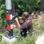 องค์การบริหารส่วนจังหวัดปทุมธานี ดำเนินการซ่อมแซมไฟฟ้าส่องสว่างทางสาธารณะ บริเวณสายคลองชลประทานลากค้อน หมู่ที่ 9 – 11 ตำบลระแหง อำเภอลาดหลุมแก้ว