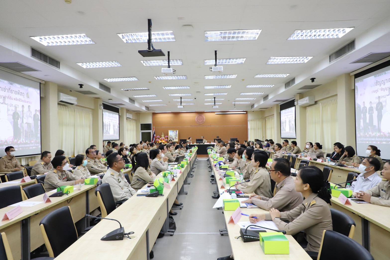 You are currently viewing ประชุมคณะกรมการจังหวัด หัวหน้าส่วนราชการ นายอำเภอ ผู้บริหารองค์กรปกครองส่วนท้องถิ่น และผู้แทนองค์กรภาคเอกชน จังหวัดปทุมธานี ประจำเดือนพฤษภาคม 2568 (ครั้งที่ 5/2568)