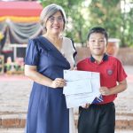 โรงเรียนวัดป่างิ้ว องค์การบริหารส่วนจังหวัดปทุมธานี มอบเกียรติบัตรให้นักเรียน