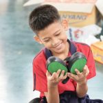 โรงเรียนวัดป่างิ้ว องค์การบริหารส่วนจังหวัดปทุมธานี มอบรองเท้านักเรียน