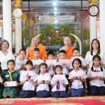 โรงเรียนวัดป่างิ้ว นำนักเรียนเข้ารับทุนการศึกษาจากพระครูวิมลกิตจานุกูล เจ้าอาวาสวัดป่างิ้ว และพระปลัดประกอบทีปะธัมโม ผู้ช่วยเจ้าอาวาสวัดป่างิ้ว