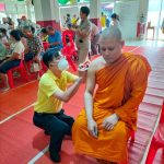 สถานีอนามัยเฉลิมพระเกียรติ 60 พรรษา นวมินทราชินี บ้านกลาง องค์การบริหารส่วนจังหวัดปทุมธานี ให้บริการฉีดวัคซีนป้องกันโรคไข้หวัดใหญ่ 4 สายพันธุ์