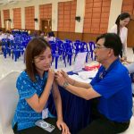 สถานีอนามัยเฉลิมพระเกียรติ 60 พรรษา นวมิทราชินีบ้านกลาง สังกัดองค์การบริหารส่วนจังหวัดปทุมธานี ให้บริการฉีดวัคซีนป้องกันโรคไข้หวัดใหญ่ 4 สายพันธุ์