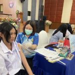 สถานีอนามัยเฉลิมพระเกียรติ 60 พรรษา นวมินทราชินีบ้านกลาง สังกัดองค์การบริหารส่วนจังหวัดปทุมธานี ให้บริการฉีดวัคซีนป้องกันโรคไข้หวัดใหญ่ 4 สายพันธุ์