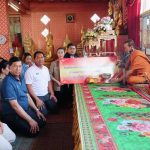พิธีมอบเงินอุดหนุนเพื่อสบทบการก่อสร้างหลังคาคลุมลานอเนกประสงค์ วัดนพรัตนาราม ต.นพรัตน์ อ.หนองเสือ