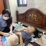 โรงพยาบาลส่งเสริมสุขภาพตำบลหลักหก 1 สังกัดองค์การบริหารส่วนจังหวัดปทุมธานี ให้บริการล้างแผลและให้คำแนะนำการปฏิบัติตัวหลังการล้างแผลสำหรับผู้ป่วย Home Health Care และญาติในการดูแลให้ถูกวิธี