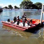 อบจ.ปทุมธานี นำเรือท้องแบนพร้อมเจ้าหน้าที่สนับสนุนด้านการรักษาความปลอดภัยทางน้ำในการแข่งขันเรือยาวประเพณี เทศบาลนครรังสิต ประจำปี 2568