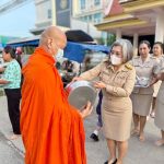 โรงเรียนวัดป่างิ้ว สังกัดองค์การบริหารส่วนจังหวัดปทุมธานี ร่วมตักบาตร “เอกาสะนิกังคะ ณ วัดป่างิ้ว ตำบลบ้านงิ้ว อำเภอสามโคก จังหวัดปทุมธานี