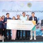 นายก อบจ.ปทุมธานี เป็นประธานในพิธีรับมอบโดมหลังคาคลุมลานอเนกประสงค์โรงเรียนวัดนาวง ตำบลหลักหก อำเภอเมืองปทุมธานี จังหวัดปทุมธานี