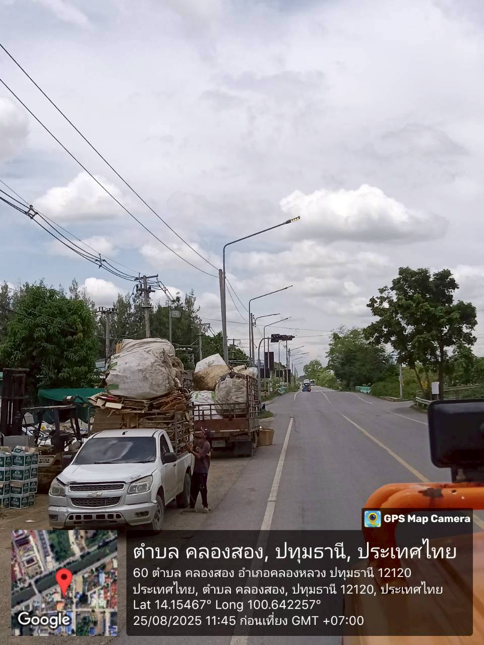 You are currently viewing กองช่าง ดำเนินการซ่อมแซมไฟฟ้าส่องสว่างทางสาธารณะ บริเวณเลียบคลองระบายน้ำที่ 1 หมู่ที่ 15 ตำบลคลองหนึ่ง เชื่อมถนนเลียบคลองระพีพัฒน์ ตำบลคลองสอง อำเภอคลองหลวง จังหวัดปทุมธานี