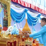 โรงเรียนสามโคก สังกัดองค์การบริหารส่วนจังหวัดปทุมธานี จัดพิธีถวายเครื่องราชสักการะ และถวายความเคารพเบื้องหน้าพระฉายาลักษณ์ กล่าวอาศิรวาทถวายสดุดีเฉลิมพระเกียรติ ถวายพระพรชัยมงคล แด่สมเด็จพระนางเจ้าสิริกิติ์ พระบรมราชินีนาถ พระบรมราชชนนีพันปีหลวง และเป็นประธานมอบเกียรติบัตรแม่ดีเด่น ประจำปี 2568