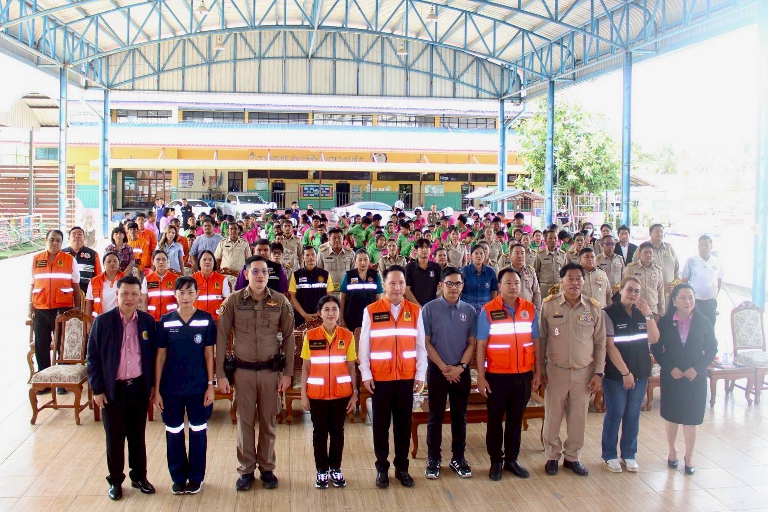 You are currently viewing ร่วมพิธีเปิดโครงการรณรงค์ขับขี่ปลอดภัยเพื่อขับเคลื่อนแผนปฏิบัติการความปลอดภัยทางถนนจังหวัดปทุมธานี ณ โรงเรียนวัดราษฎรบํารุง ตำบลบึงกาสาม อำเภอหนองเสือ จังหวัดปทุมธานี