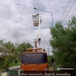 กองช่าง ดำเนินการซ่อมแซมไฟฟ้าส่องสว่างทางสาธารณะ บริเวณสายแอล 1 คลอง 13 – 14 หมู่ที่ 5 – หมู่ที่ 1 ตำบลหนองสามวัง อำเภอหนองเสือ จังหวัดปทุมธานี