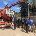อบจ.ปทุมธานี สนับสนุนเจ้าหน้าที่พร้อมรถดูดโคลนเลนลงพื้นที่ดำเนินการดูดสิ่งปฏิกูลโคลนเลนและฉีดล้างทำความสะอาดท่อระบายน้ำ ช่วยฟื้นฟูพื้นที่ประสบอุทกภัยจังหวัดน่าน ในโครงการให้ความช่วยเหลือฟื้นฟูพื้นที่ประสบอุทกภัยจังหวัดน่าน