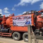 อบจ.ปทุมธานี สนับสนุนเจ้าหน้าที่พร้อมรถดูดโคลนเลนลงพื้นที่ดำเนินการดูดสิ่งปฏิกูลโคลนเลนและฉีดล้างทำความสะอาดท่อระบายน้ำ ช่วยฟื้นฟูพื้นที่ประสบอุทกภัยจังหวัดน่าน